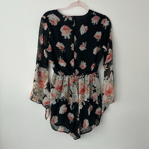 Floral Print Deep V-Neck Romper - Picture 6 of 6